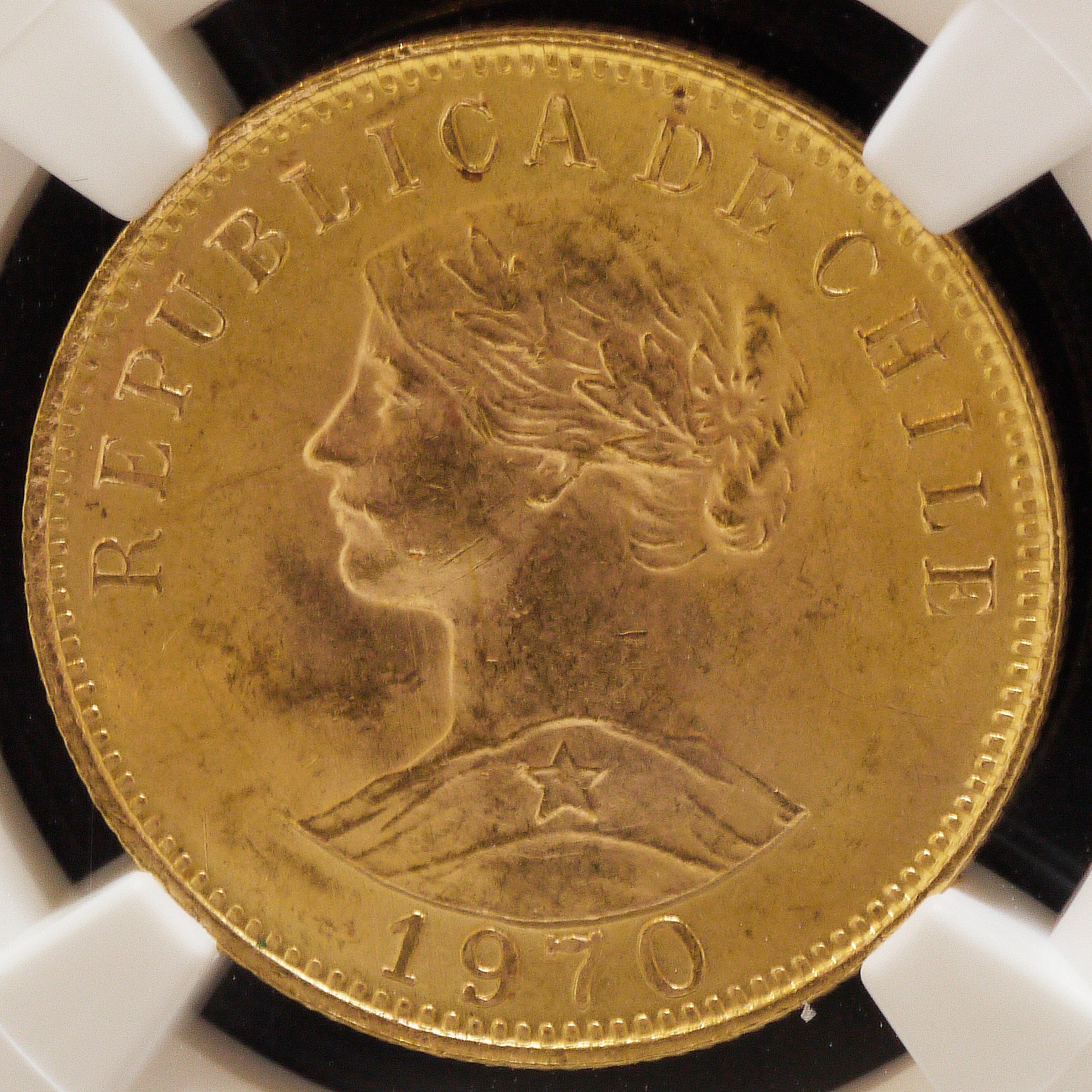 チリ 50ペソ金貨 1970年 チリの女性像 サンティアゴ鋳 NGC MS64