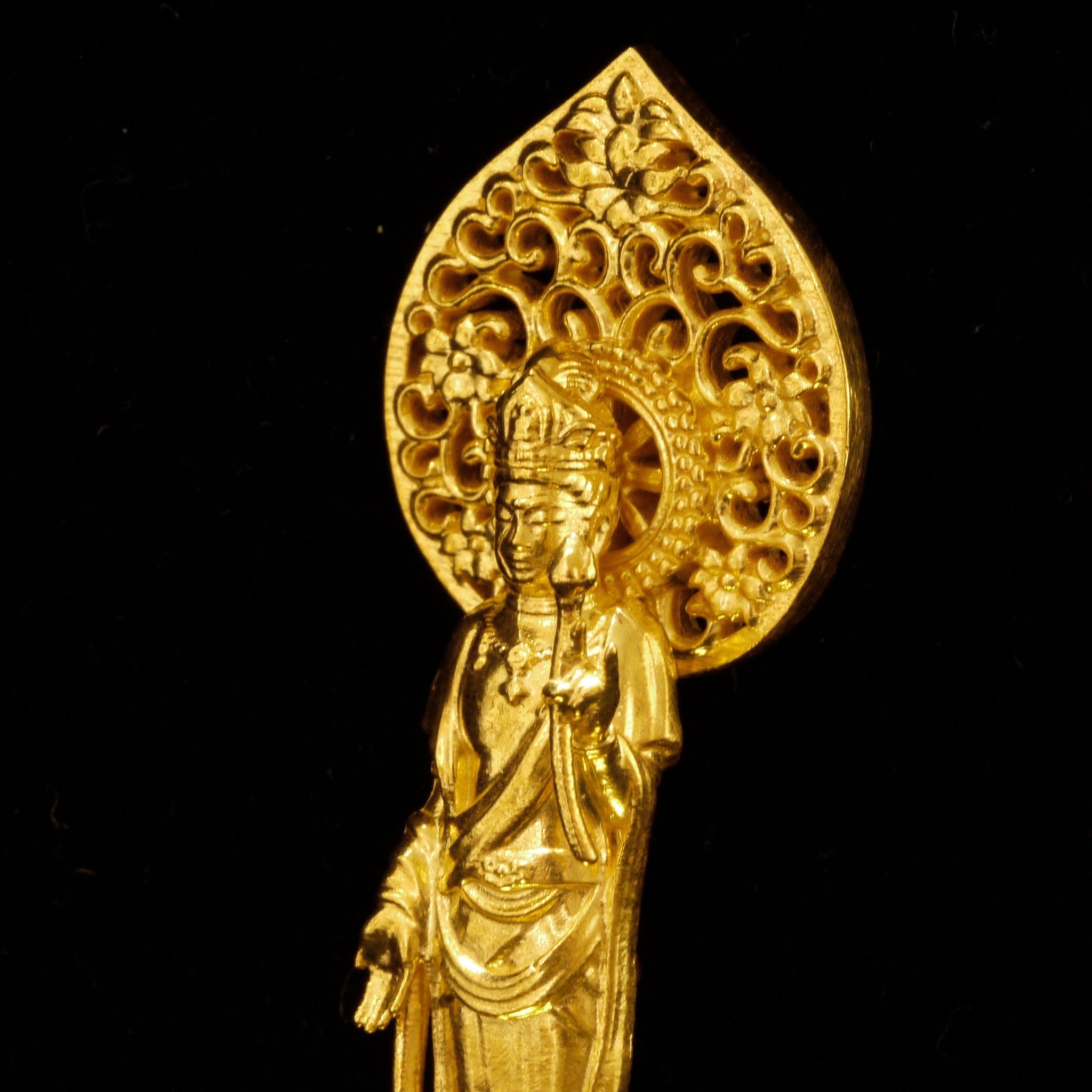 聖観音菩薩 18金製彫像 上川宗照・作 仏教 仏具 - NJ BUYER'S MARKETPLACE